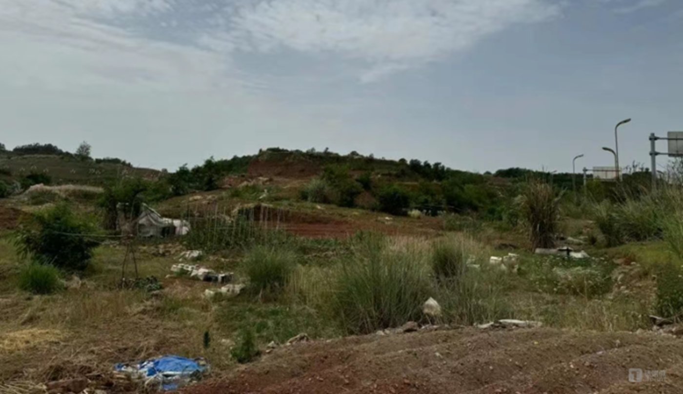 闲置的下中坝片区Ij-1-1地块，图源澎湃新闻
