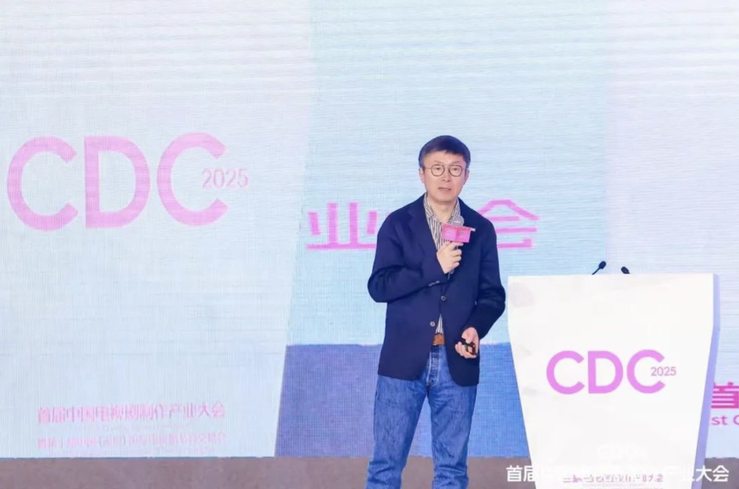 中国电视剧制作产业协会常务副会长、爱奇艺创始人、CEO龚宇，图片来自首届中国电视剧制作产业大会