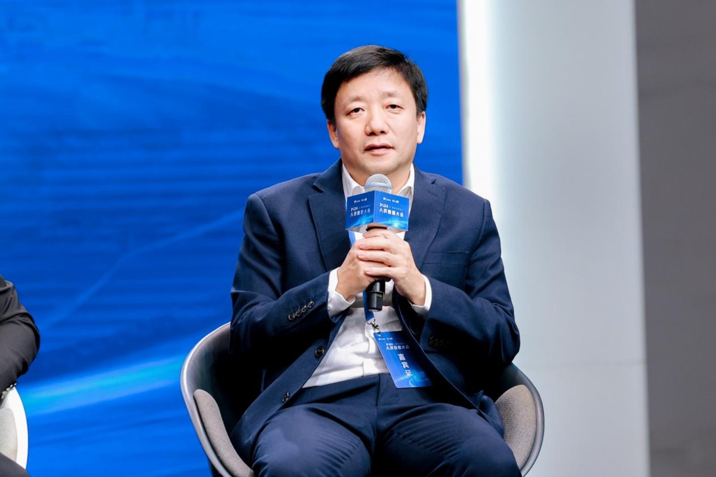 （图：迈瑞医疗高级副总裁李新胜圆桌对话）