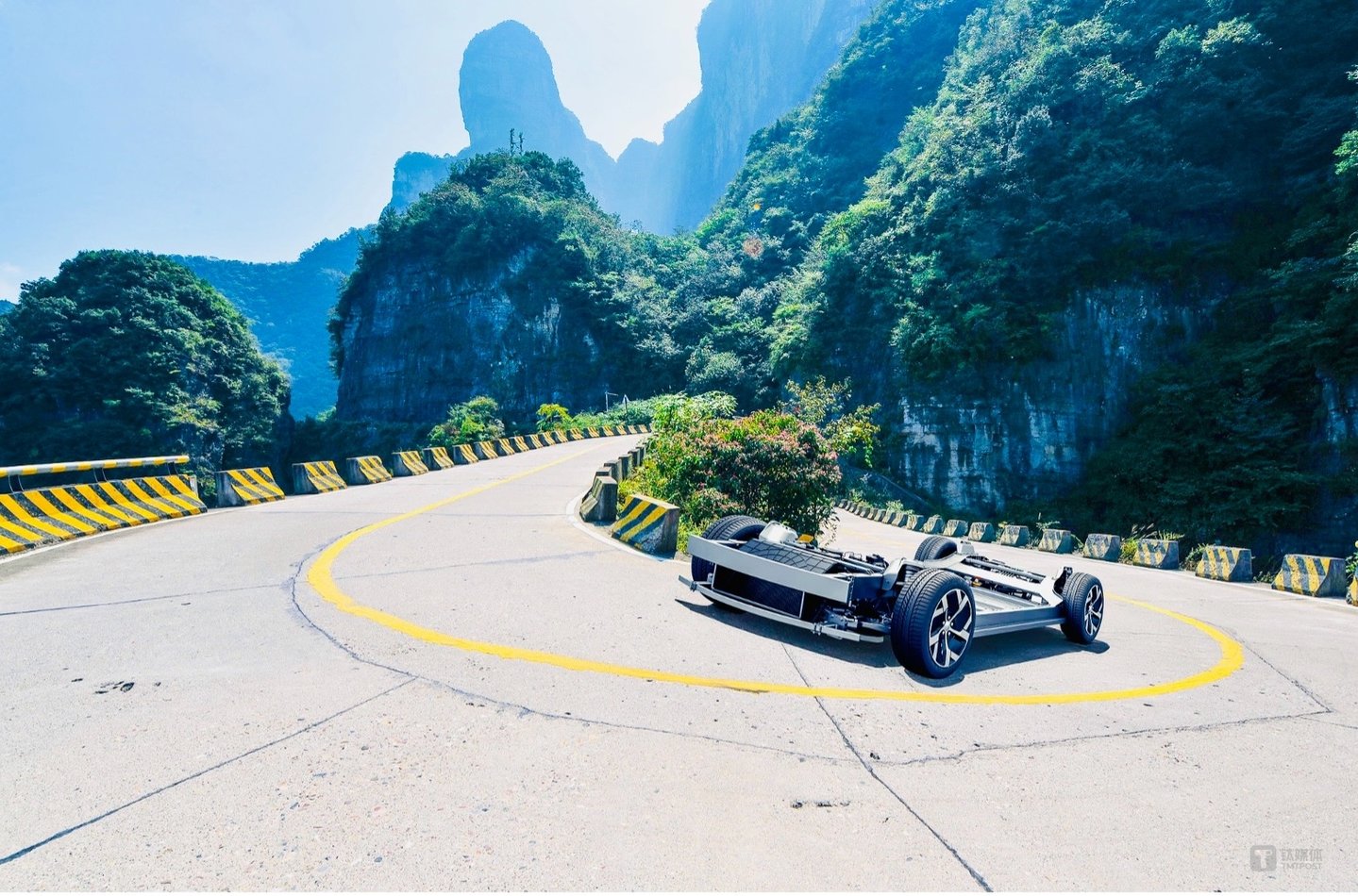 基于时代智能滑板底盘的AI竞速赛车将登陆天门山