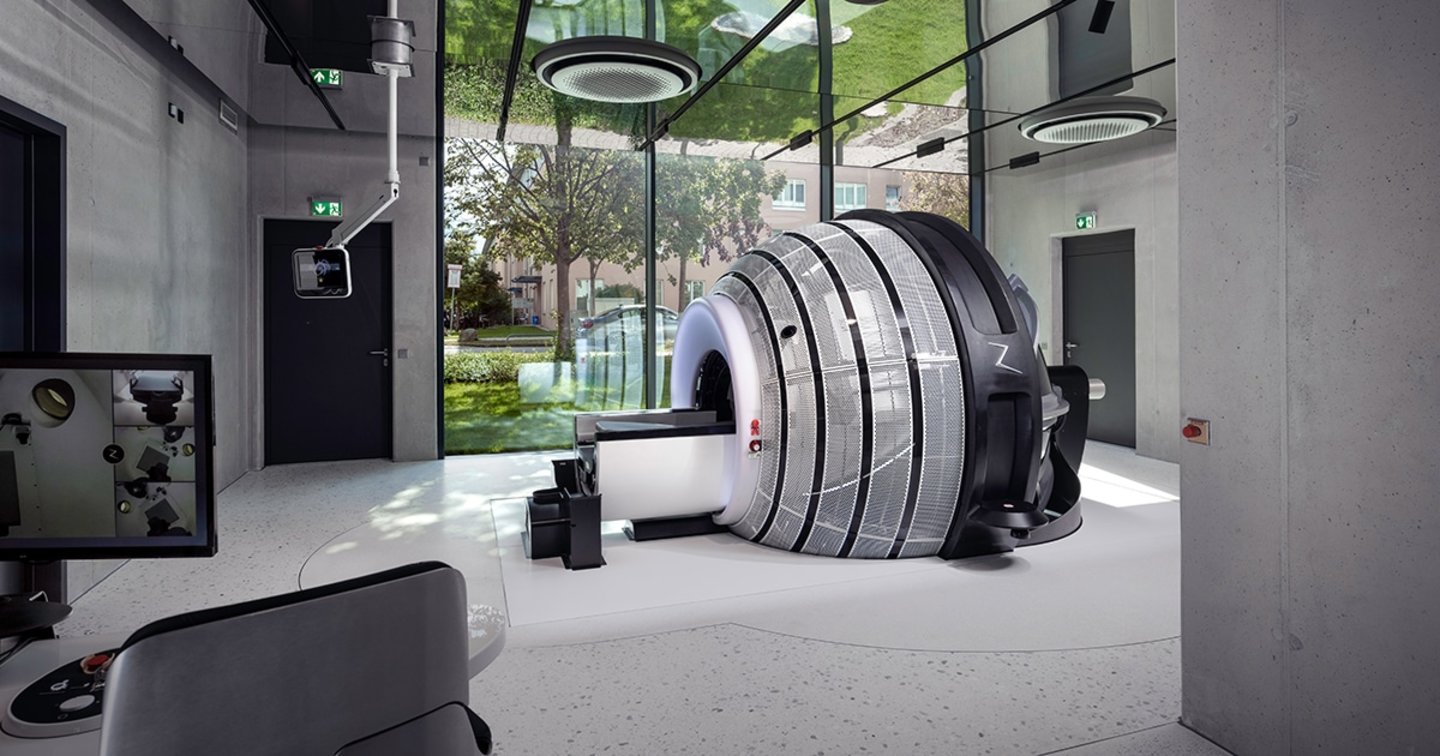 图为ZAP-X <sup>&reg;</sup>;火星舟放射外科手术机器人