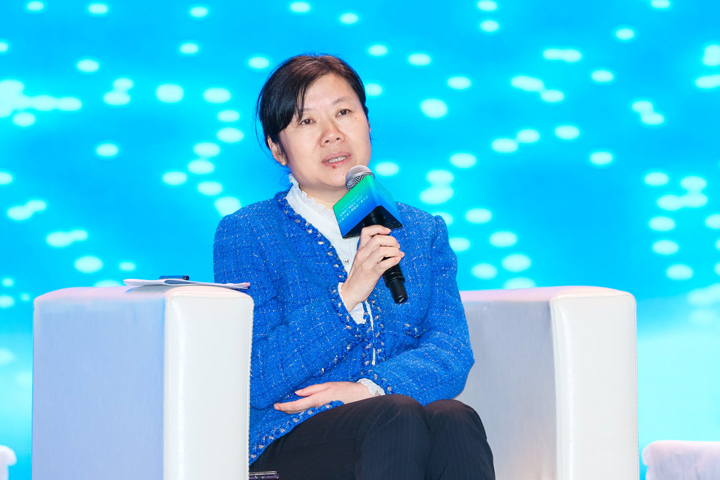 （茅台集团党委副书记、总经理王莉）