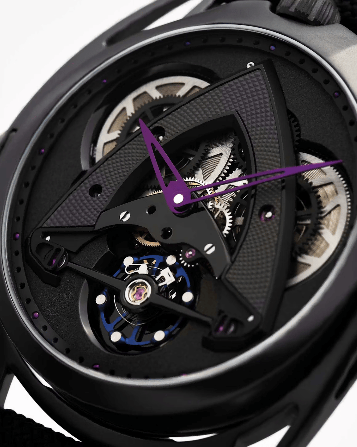 02_DB28xs Dark Sand腕表展现镂空机芯的立体层次.png