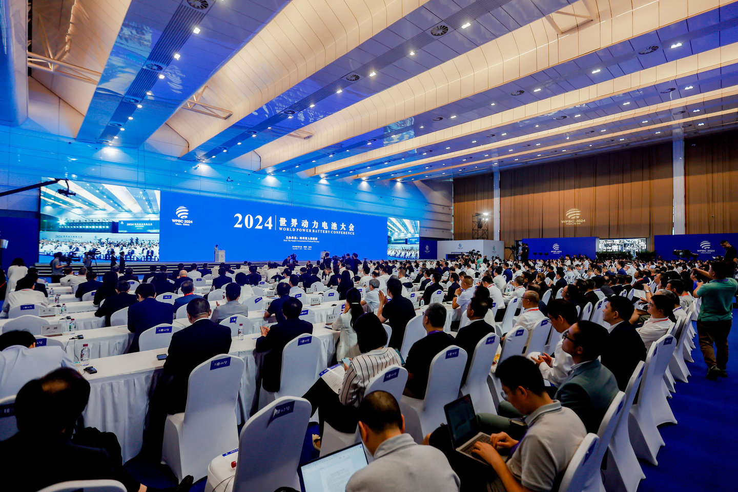（2024世界动力电池大会现场）